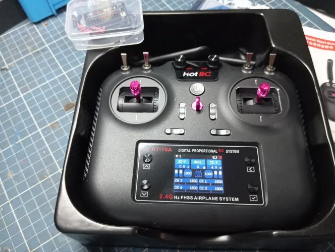 Rádio controle HotRc HT10-A