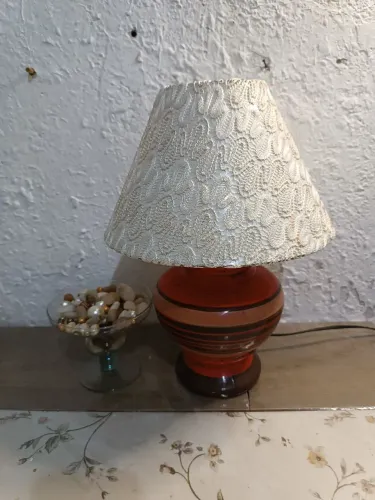 Abajour estilo víntage com 35cms altura e perfeito estado