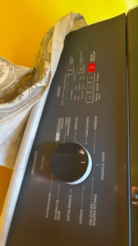Vende se uma máquina de lavar semi nova