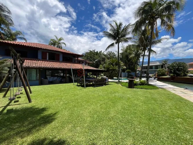 Linda Casa de Canal no Condomínio Porto Frade Angra dos Reis/RJ