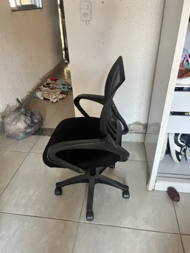 Vendo cadeira de escritório pouco usada