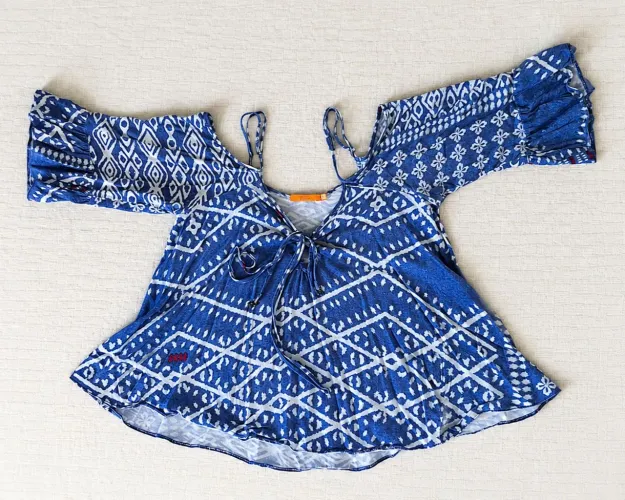 Vende-se blusa de marca DRESS com caimento perfeito e pouco usada