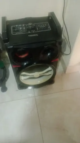 Caixa de som amplificada