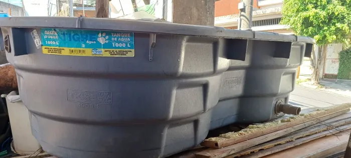 ( PRECISA DE RESTAURAÇÃO ) CAIXA D"ÁGUA TIGRE 1000 LITROS 