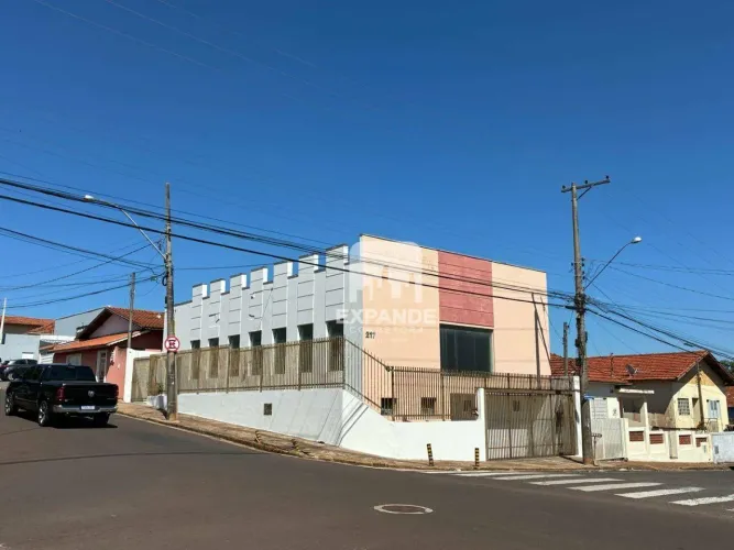 Salão à venda, 250 m² por R$ 680.000,00 - Vila São Lúcio - Botucatu/SP