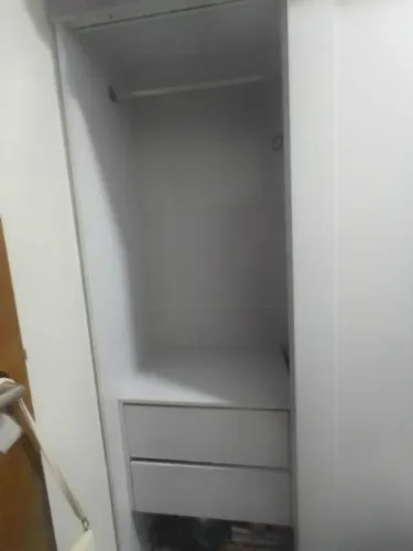 Vende-se guarda roupa seminovo