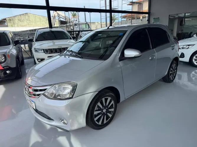 Toyota Etios Platinum 1.5 Flex 16V 5P Mec. 2015