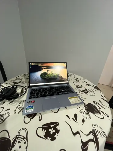 Notebook Asus Vivobook semi-novo