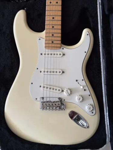 Guitarra Fender American Standard Stratocaster 2008 (Corona, USA) - 100% Original