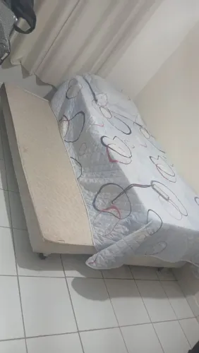 Cama viúva com auxiliar e colchão.