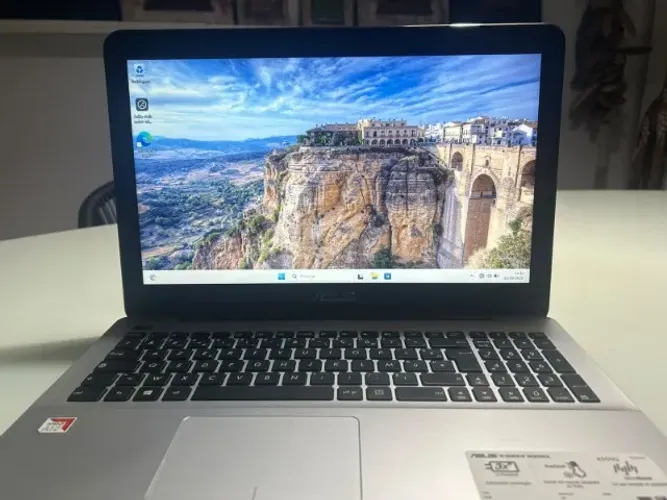 Notebook ASUS X555QA AMD A12 / 4GB RAM / HD 1TB - R$ 650