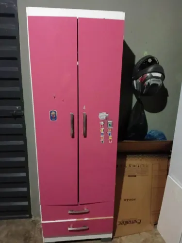 Guarda roupa infantil  200 reais 