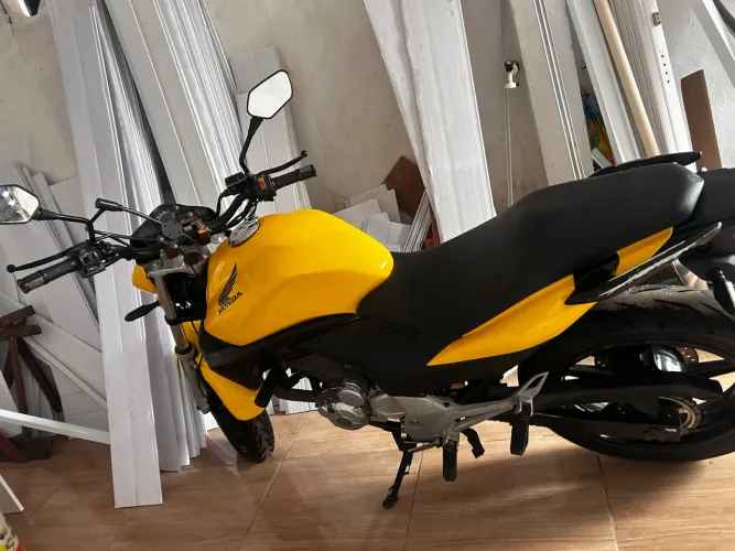 Cb 300 amarela 2012