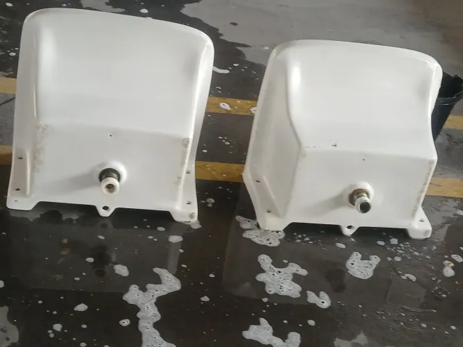 2 tanques de louça.