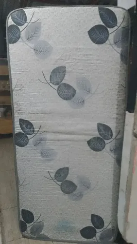 Vendo cama de solteiro box 