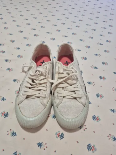 Vendo tenis semi novo da Osklen .