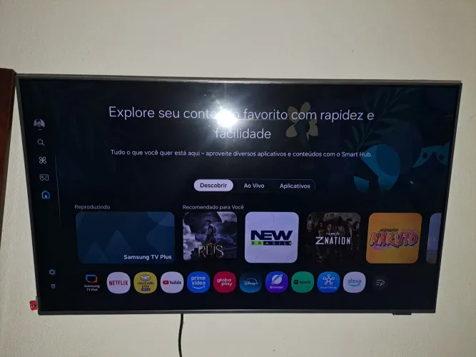 Smart TV Tizen 4K de 43 polegadas Ultra Fina<br><br>Acompanha suporte de parede