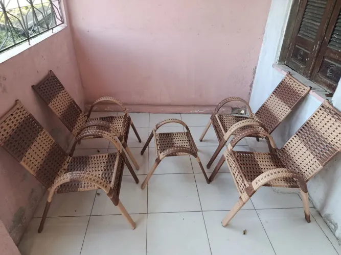 Conjunto de mesa com cadeiras 