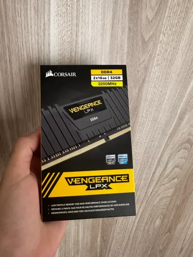 Memória RAM Corsair Vengeance LPX 32GB (2x16GB) DDR4 3200MHz