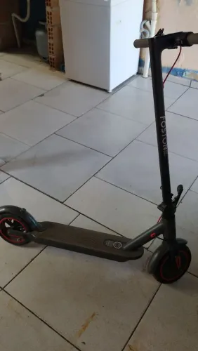 Patinete elétrico novo em ótimo estado de conservação