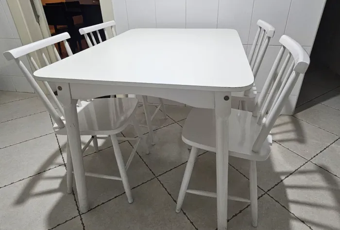 Mesa de Cozinha/Jantar Branca com 4 Cadeiras