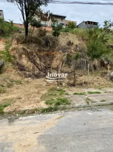 Lote com 552m² em excelente localização no Bairro Jardim Vitória. Ideal para constução da