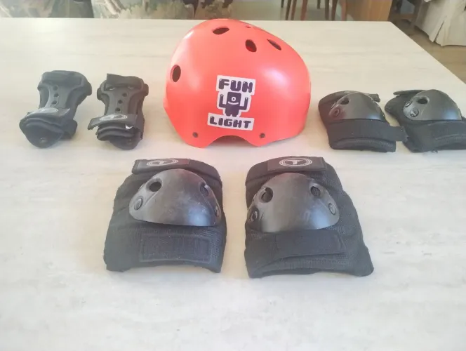 Capacete, Joelheira, Cotoveleira e protetor punho