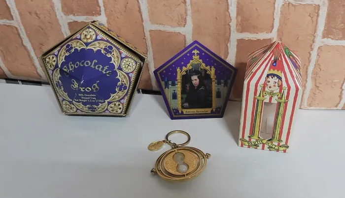 Kit Harry Potter: Vira - Tempo, Caixa de feijões, Caixa de sapo de chocolate + figurinha 