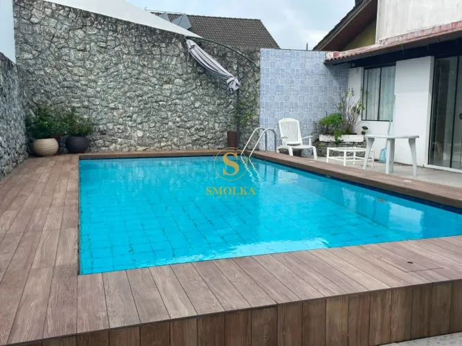 Casa para locação com 4 dormitórios, sendo 1 suíte, piscina e 2 vagas de garagem, no Parqu