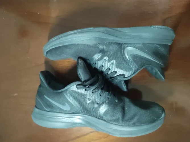 Tênis Nike unissex tamanho 35