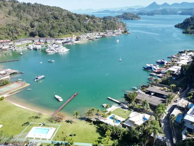 casa em Condomínio fechado com vista para mar- 04 quartos