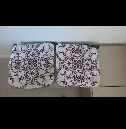 2 Almofadas Futon, dupla face 40x 40<br>R$ 45<br>Retirada no bairro Cabral