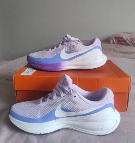Tênis Nike Revolution 8