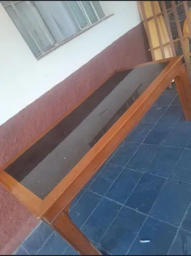 Mesa de madeira de vidro