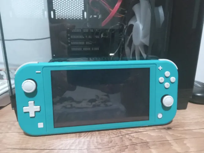 Nintendo Switch Lite com Cartao sd(64gb) e 2 jogos