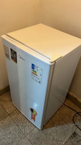 Frigobar Midea 93L Branco - Excelente Estado
