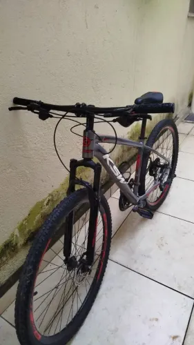 Bicicleta Mountain Bike KSW Cinza e Vermelha - Aro 29 / Freio a Disco