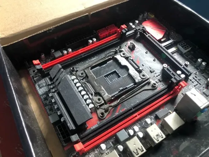 Placa-Mãe Machinist E5-R59 X99 LGA 2011-3 DDR4 - Ótimo Estado
