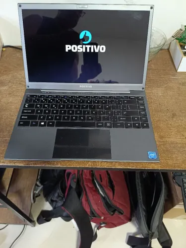 Notebook positivo Master N1240, detalhes a seguir