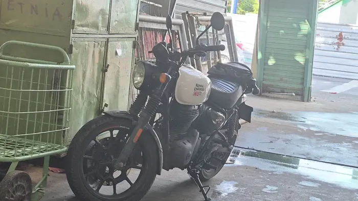 Linda royal enfield extra!