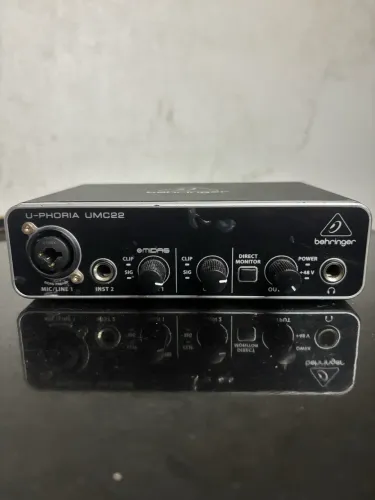 Interface de áudio Behringer U-phoria UMC22