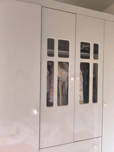 Vendo guarda roupa e cômoda branco infantil