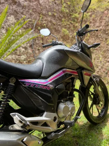 Titan 160 impecável