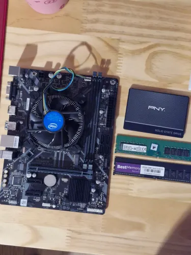 Placa mãe h310m gigabyte com slot m2, i3 8100 e 16gb ddr4 3200mhz + ssd 128gb sata