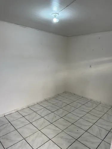 Aluga - se casa no Prado