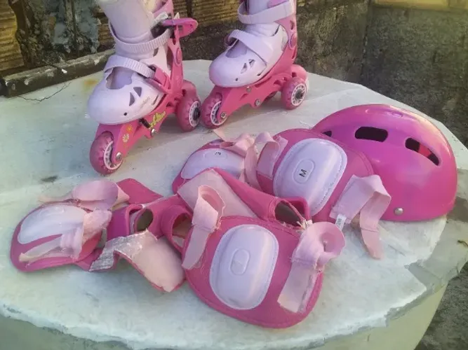Patins Rosa nº26,27,28,29 Completo com Acessorios so pegar e andar marcas de uso