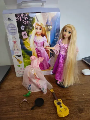 Boneca Princesa Rapunzel, com troca de roupa, original disney