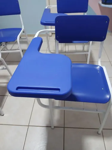 4 cadeiras escolares