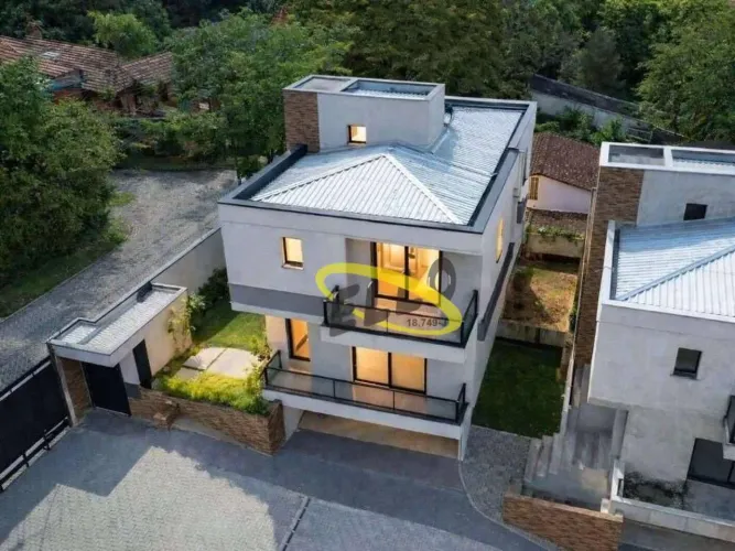 Casa com 3 dormitórios à venda, 326 m² por R$ 2.240.000,00 - Granja Viana - Carapicuíba/SP