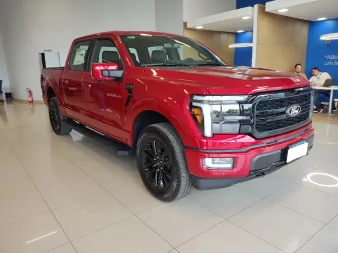 Ford F-150 Lariat Black 4X4 5.0 V8 2024